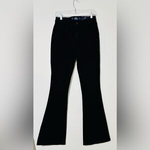 Hollister High-Rise Black Jeans- mis-sized**